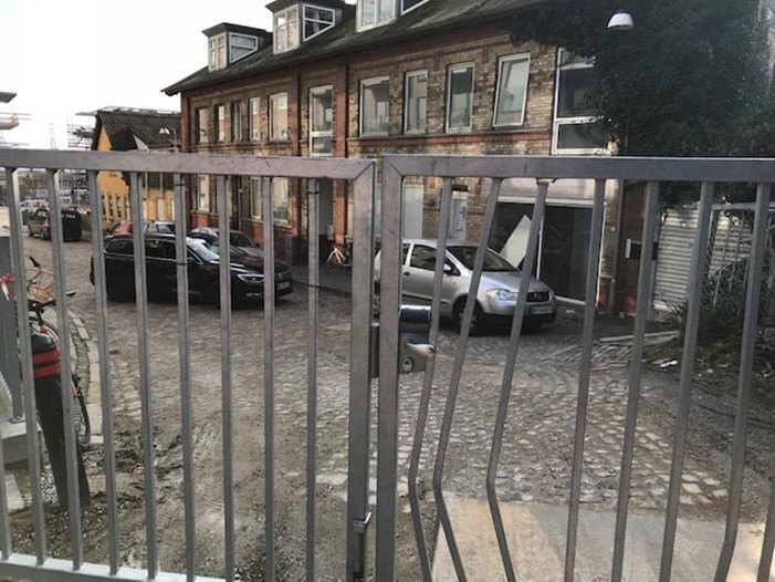 Billigt hegn. Renovering af hegn er en billigere løsning. Få et tilbud på hegn, se vores priser på hegn og lad os hjælpe med at vurdere, om du skal renovere dit ødelagte hegn eller få et tilbud på et nyt billigt hegn. PIT HEGN