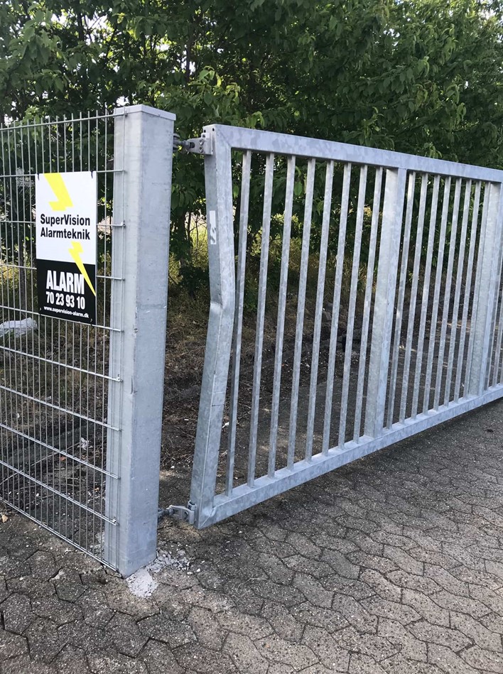 Billigt hegn. Renovering af hegn er en billigere løsning. Få et tilbud på hegn, se vores priser på hegn og lad os hjælpe med at vurdere, om du skal renovere dit ødelagte hegn eller få et tilbud på et nyt billigt hegn. PIT HEGN