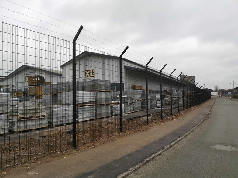 Panelhegn - alt i hegn, porte og låger til industriel sikring.