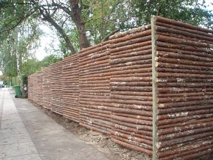 Havehegn - raftehegn med granrafter med bark. Gode priser på hegn hos PIT Hegn
