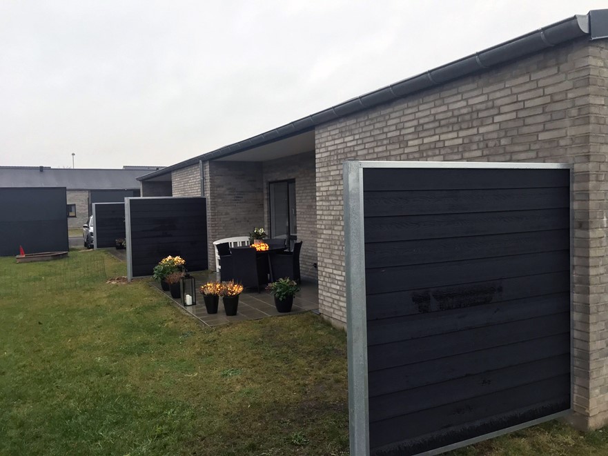 Komposithegn - støjdæmpende og vedligeholdelsesfrit hegn. PIT HEGN