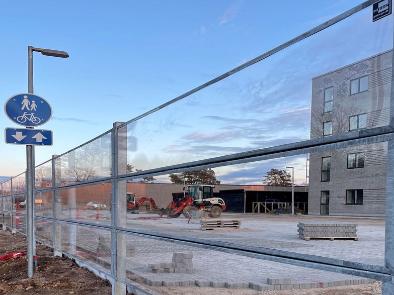 Støjhegn med polycarbonat. Støjdæmpende hegn fra PIT Hegn