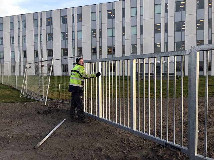 Balusterhegn - opsætning af hegn og svæveport