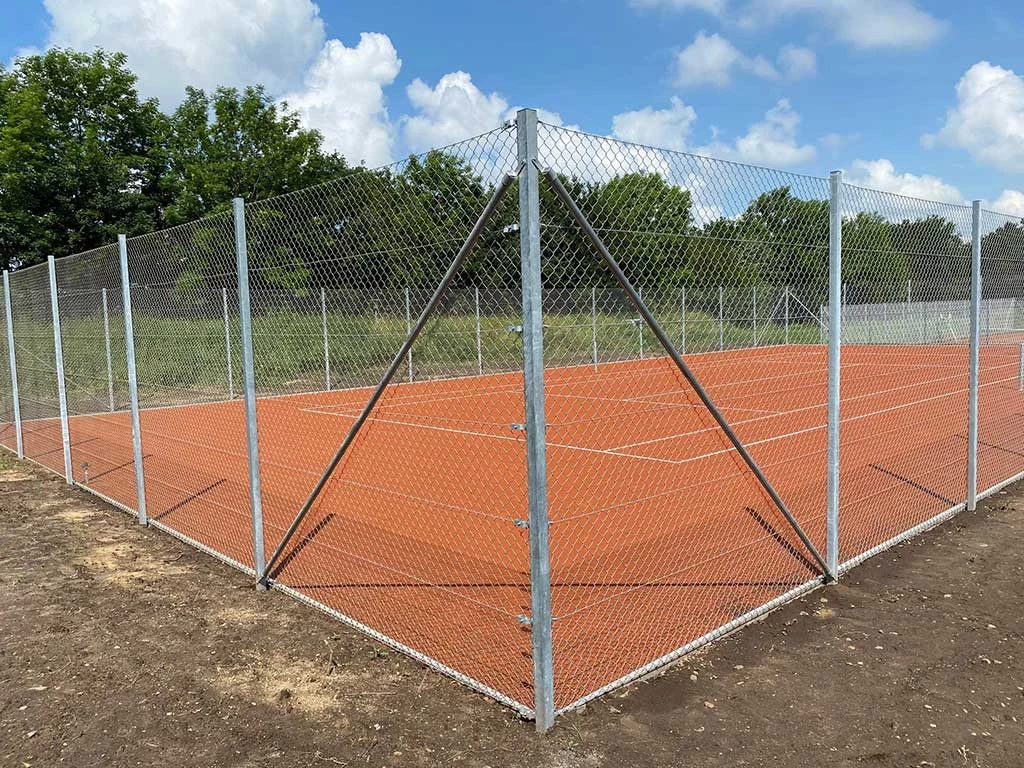Boldbane hegn - hegn til tennisbane. Alt i hegn til boligforeningen