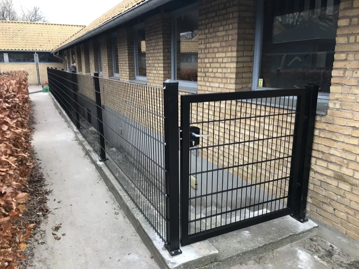 udskiftning af hegn og kælderskakt PIT Hegn