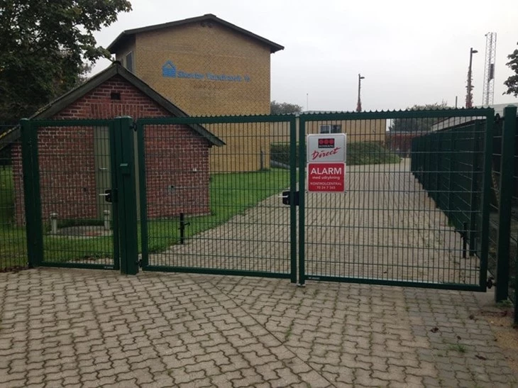 støjhegn porte låger og sikring til institutioner kommune og sportspladser kontakt PIT Hegn