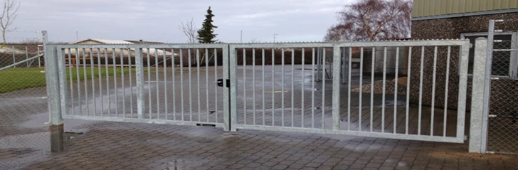 balusterhegn dobbelt port med hajtænder få et godt tilbud fra PIT Hegn