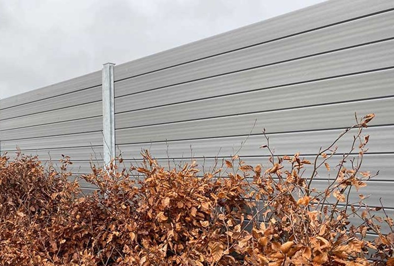 Hegn til skoler: afskærmning/støjhegn