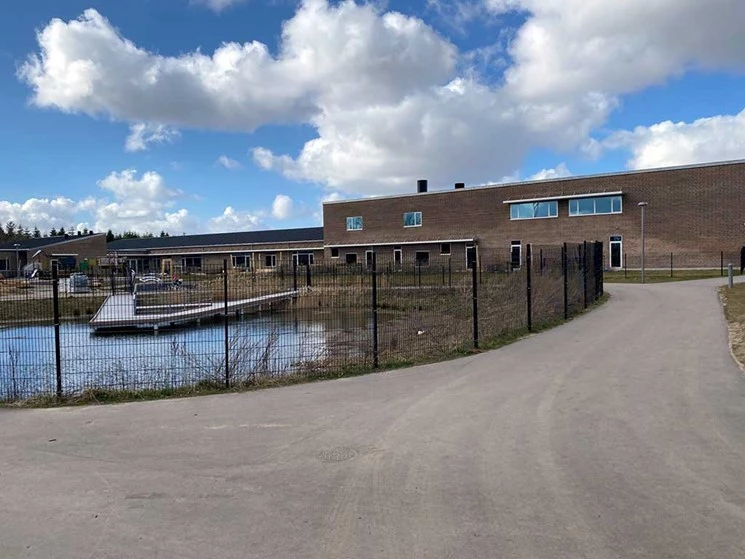Panel hegn - alt i panelhegn, porte og låger til skolen