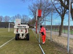 Panelhegn---gitterhegn.-Hegn-til-boldbane-med-håndliste.jpg