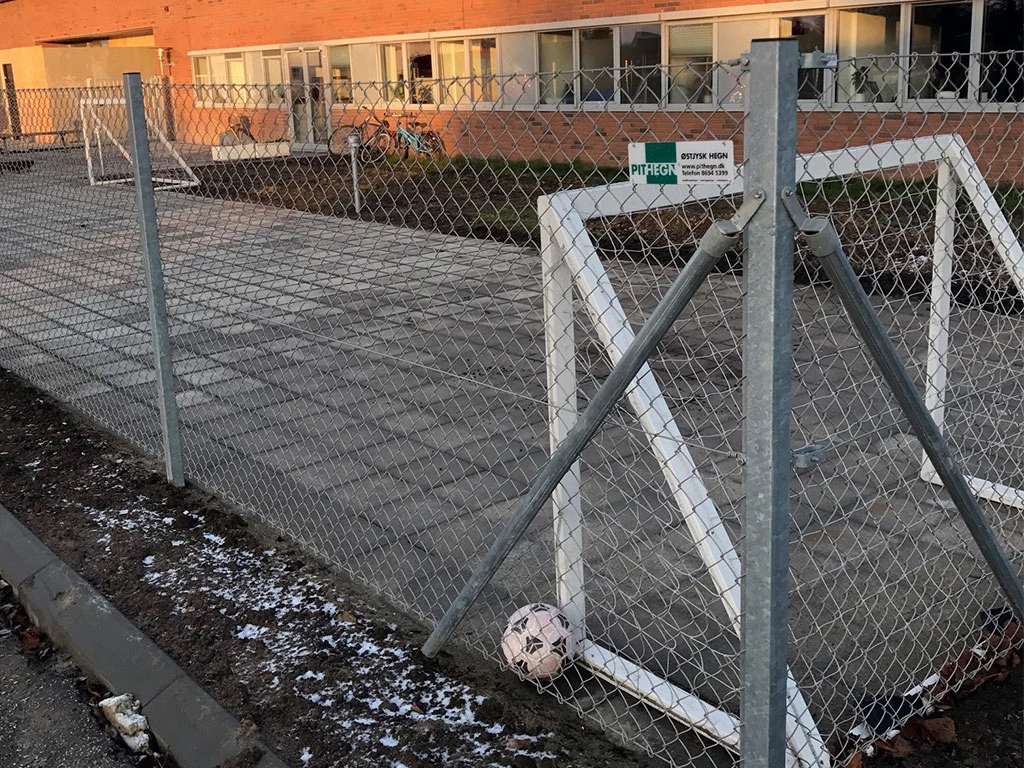 Flethegn - sikkert hegn til skolegård eller boldbane
