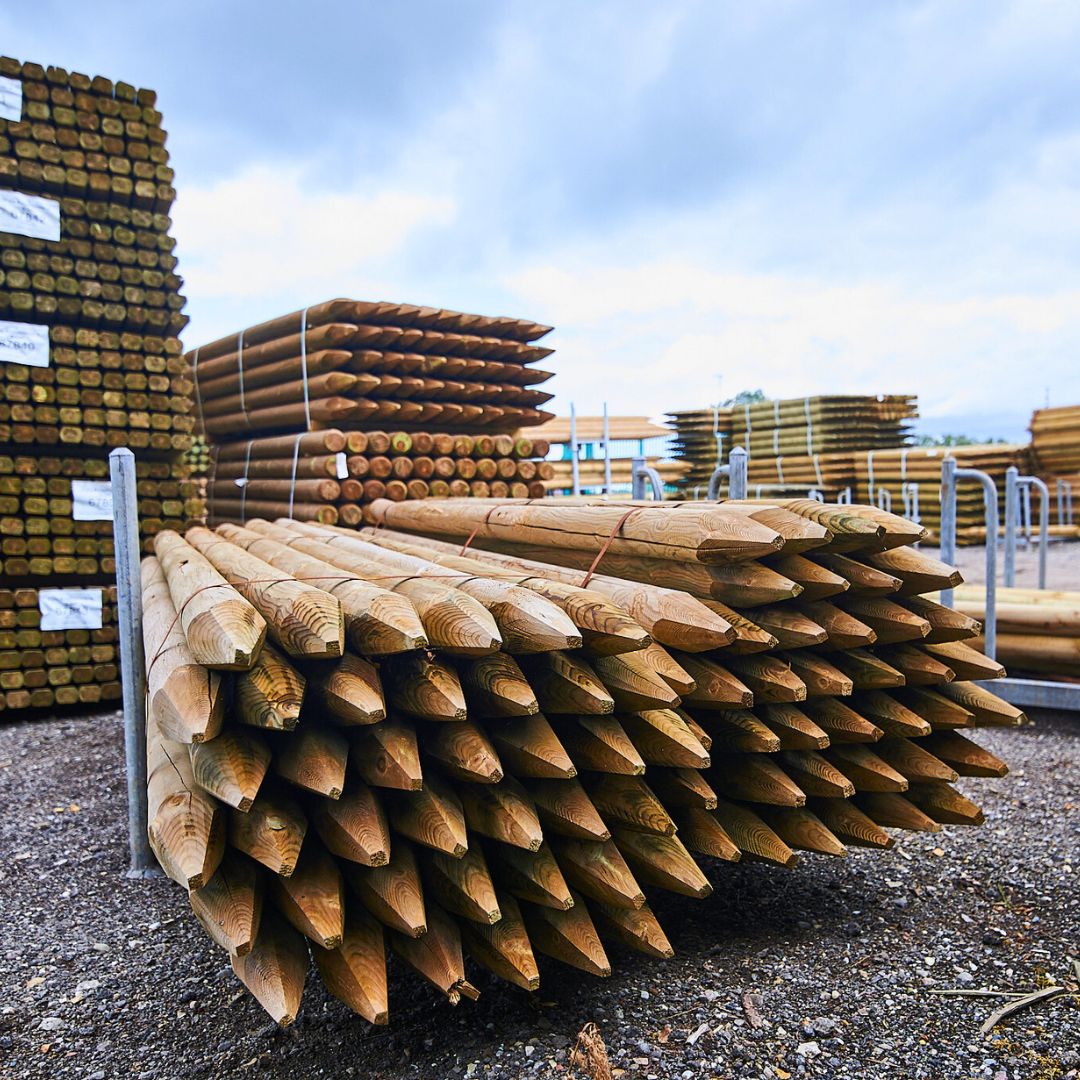 Trykimprægnerede hegnspæle