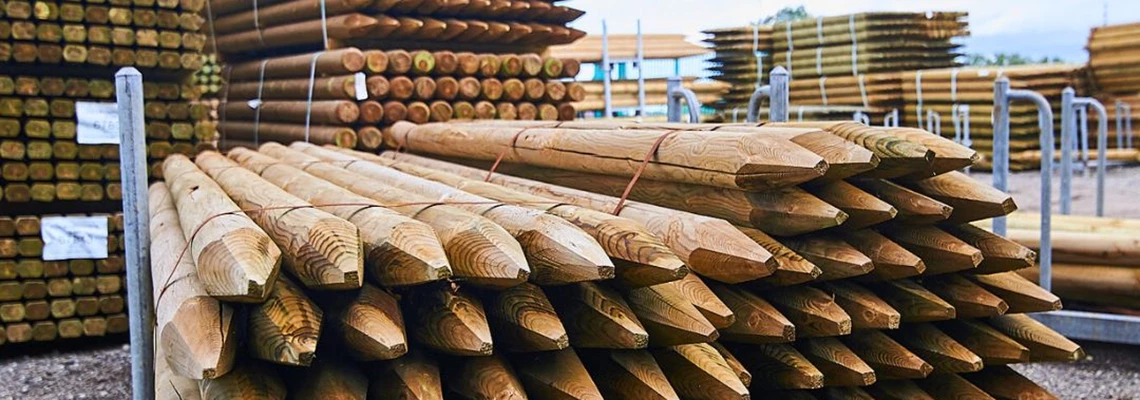 Trykimprægnerede hegnspæle