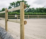 Ridebanehegn i trykimprægneret træ. PIT Hegn.jpg