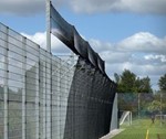 Boldbane - galvaniseret panelhegn med fiskenet.jpg