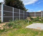 Støjhegn - støjreducerende hegn til skole.jpg