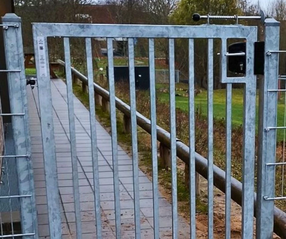 Låge med overfald - børnesikret Venus låge fra PIT HEGN