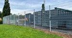 Gitterhegn med plaststrimler - solidt industrihegn fra PIT Hegn.jpg