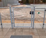 Boldbanehegn - galvaniseret panelhegn og låger.jpg