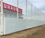 Højt sikkerhedshegn ved Bauhaus.jpg