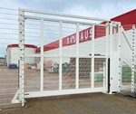 Stor skydeport med adgangskontrol ved Bauhaus.jpg