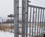 Moderne foldeport integreret i områdets perimetersikring.jpg