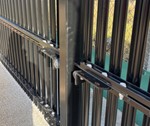 Detalje af stålkonstruktion på PAS 68 højsikringshegn.jpg